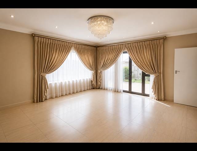 6 BEDROOM GOLF ESTATE FOR SALE IN BLUE VALLEY GOLF ESTATE